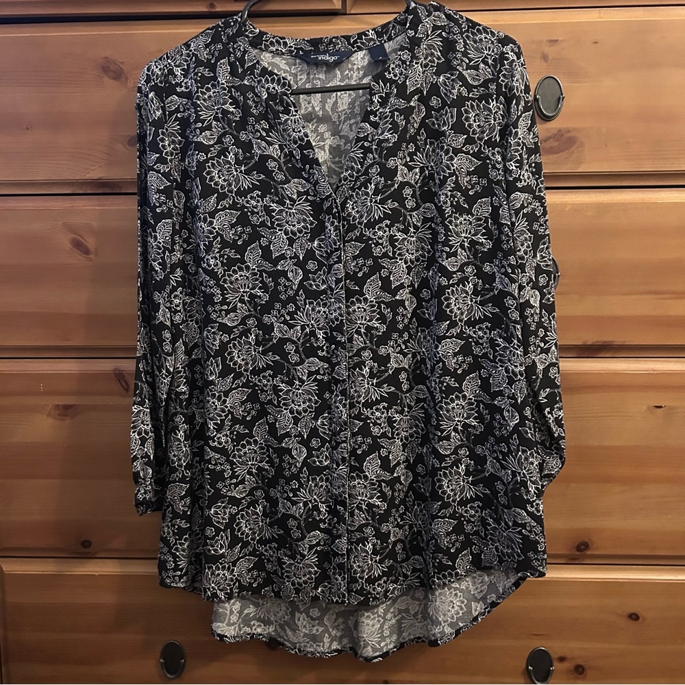 Black&White great northwest Indigo Floral Dressy Top Sz Small Long Sleeve Womens
